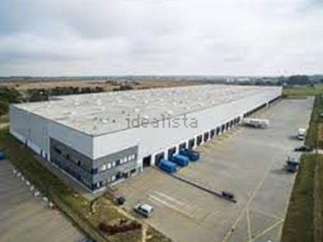 Capannone in affitto di 15000 m² in Via Roma