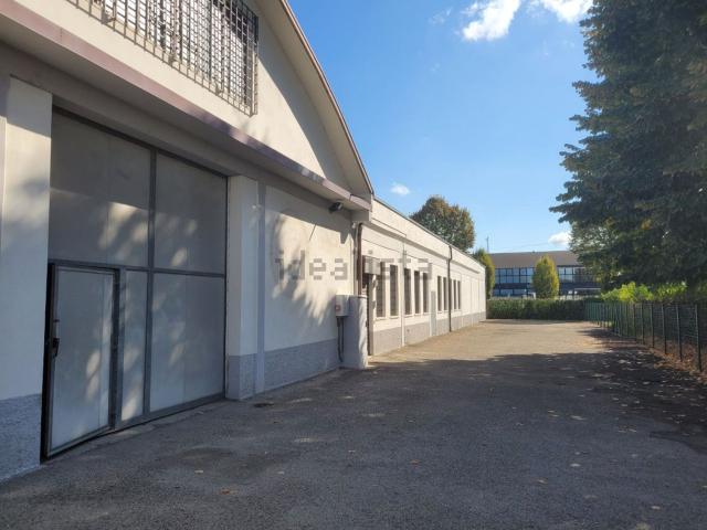 Capannone in affitto di 1500 m²