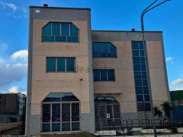 Capannone in affitto di 1500 m²