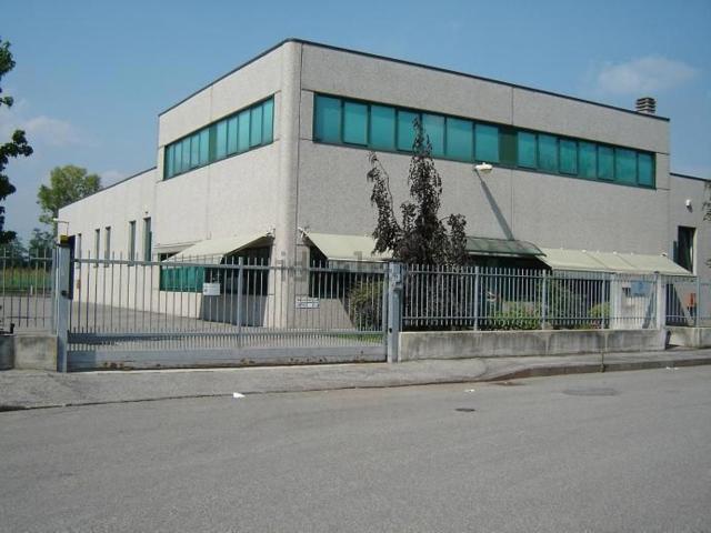Capannone in affitto di 1500 m²