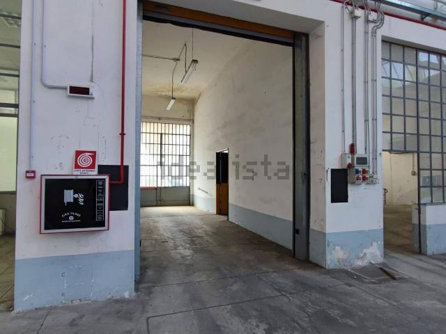 Capannone in affitto di 1500 m²