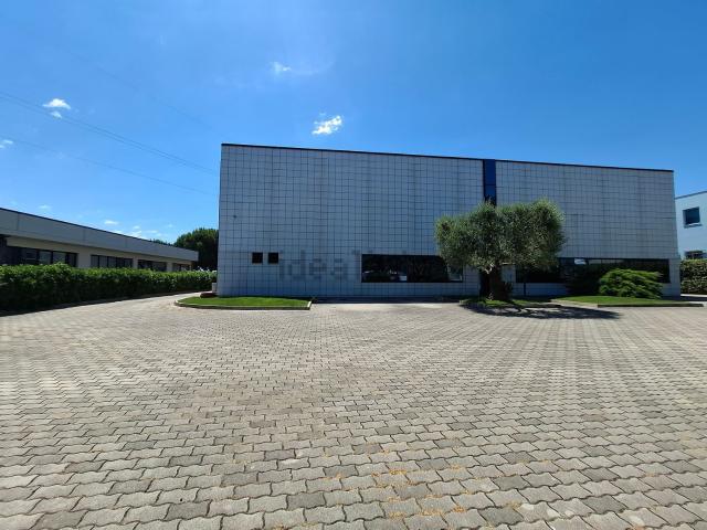 Capannone in affitto di 1500 m² in Strada San Filippo, 12