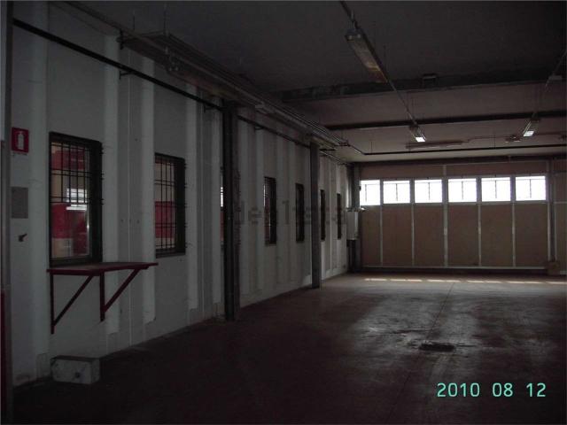 Capannone in affitto di 1500 m² in Strada Sant&apos Anna, 600