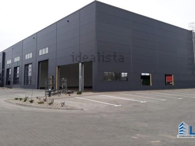 Capannone in affitto di 1500 m² in Via dei Ponticelli