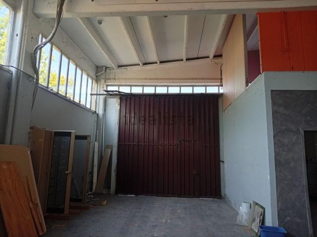 Capannone in affitto di 1500 m² in Via Limidi