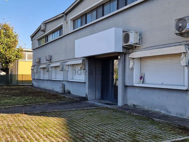 Capannone in affitto di 1500 m² in Via Ragazzi del &apos 99