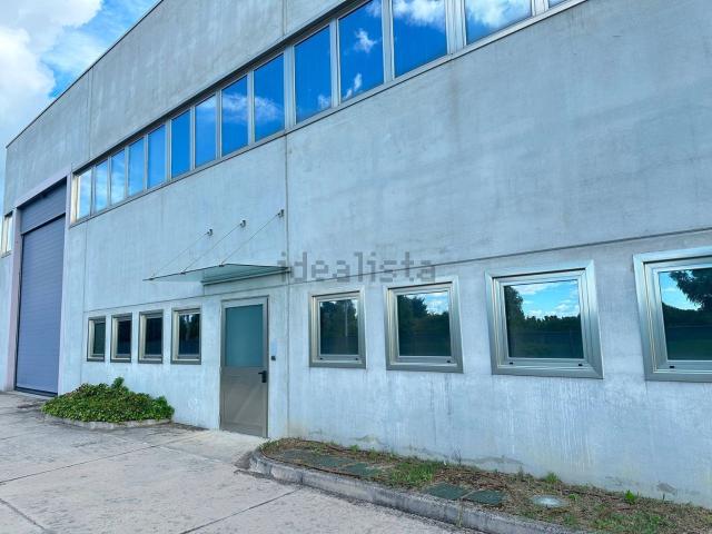 Capannone in affitto di 1500 m² in Via Roma
