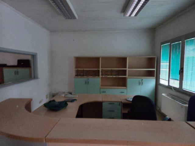 Capannone in affitto di 1500 m² in Via Romana