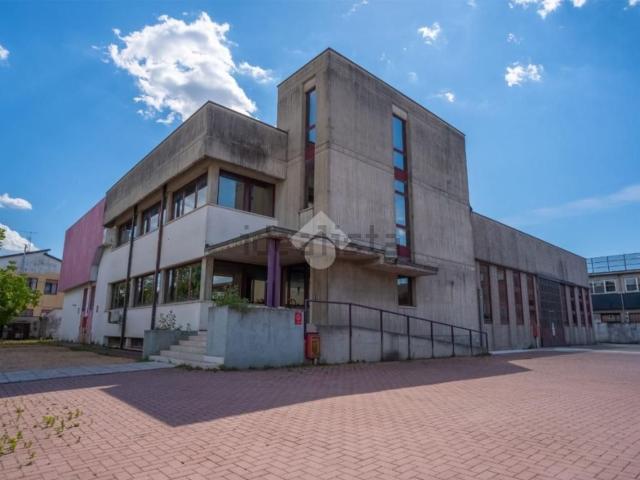 Capannone in affitto di 1500 m² in Viale del Commercio, 14