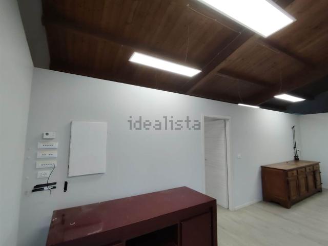 Capannone in affitto di 150 m²