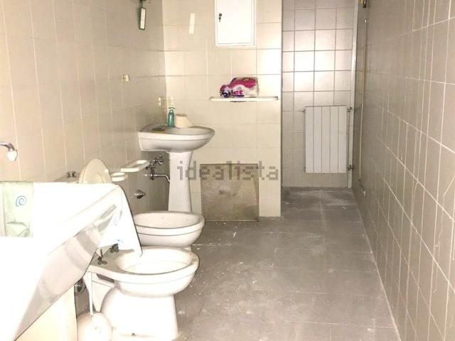 Capannone in affitto di 150 m² in Via Genova, 33