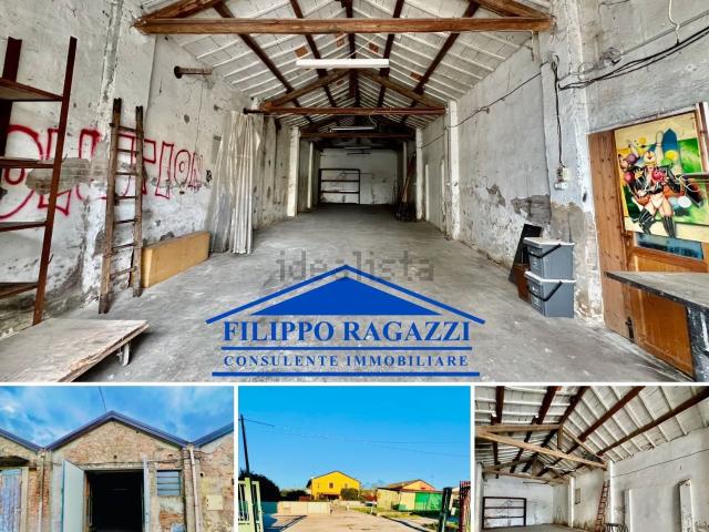 Capannone in affitto di 150 m² in Via Pianelle