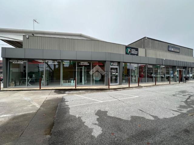 Capannone in affitto di 151 m² in Via Cuneo, 18