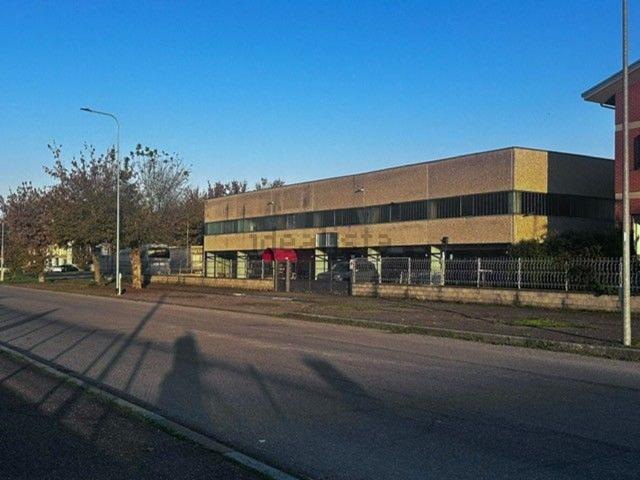 Capannone in affitto di 1559 m²