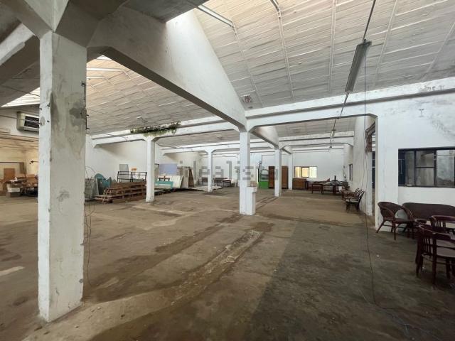 Capannone in affitto di 1550 m² in Via Carini