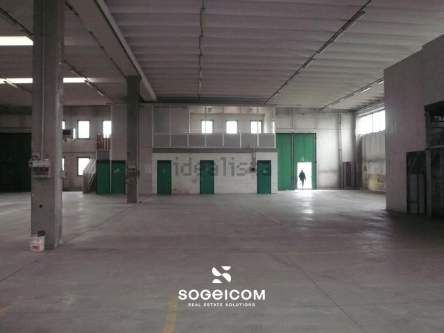 Capannone in affitto di 1550 m² in Via Principale