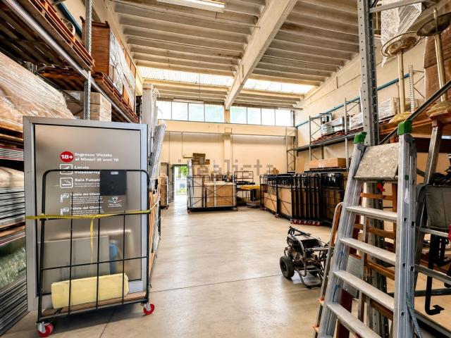 Capannone in affitto di 156 m² in Via G.P. Sardi, 11