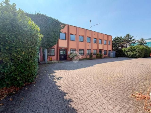Capannone in affitto di 1580 m²
