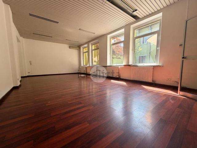 Capannone in affitto di 158 m² in Via Bernardo Quaranta, 3