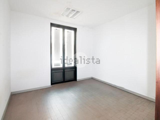 Capannone in affitto di 1600 m² in Via Campo Romano