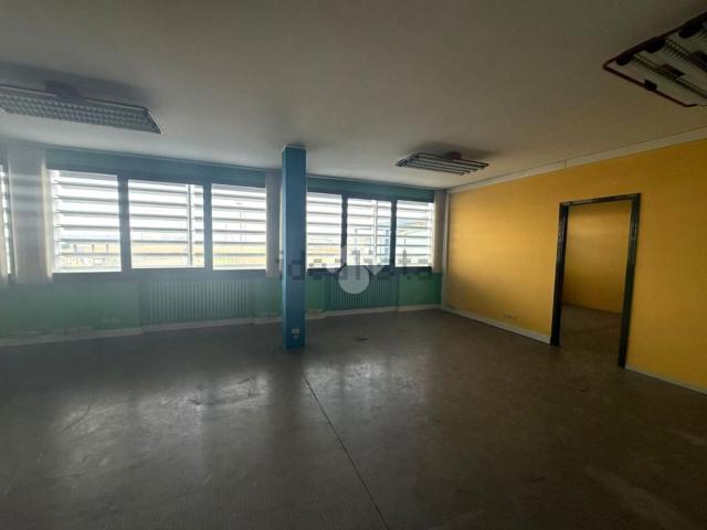 Capannone in affitto di 1600 m² in Via Pacinotti, 143