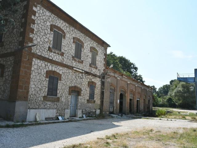 Capannone in affitto di 1600 m² in Via Ponzano Cave