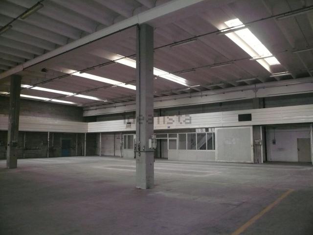 Capannone in affitto di 1600 m² in Via Principale