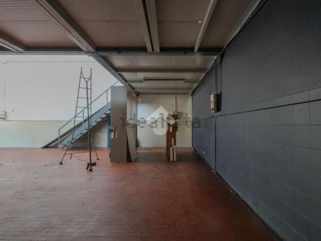 Capannone in affitto di 160 m² in Via Caselline