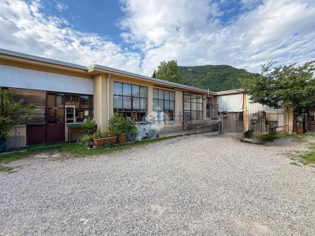 Capannone in affitto di 160 m² in Viale Marco Enrico Bossi, 24