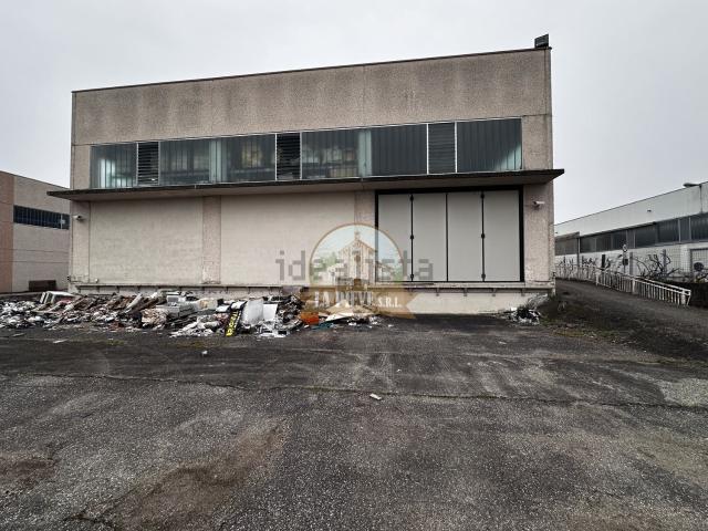 Capannone in affitto di 1628 m² in Strada Statale per Voghera