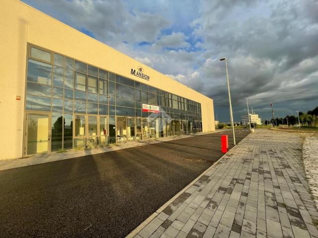 Capannone in affitto di 1630 m² in Via Lodz