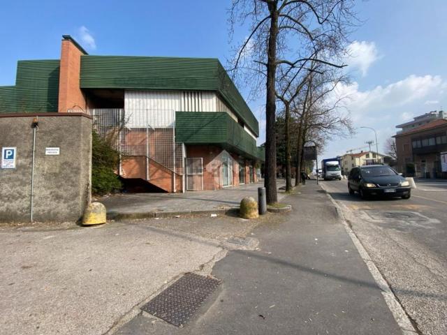 Capannone in affitto di 164 m² in Via Vittorio Veneto, 13