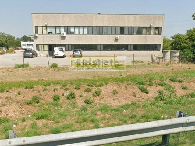 Capannone in affitto di 1655 m²