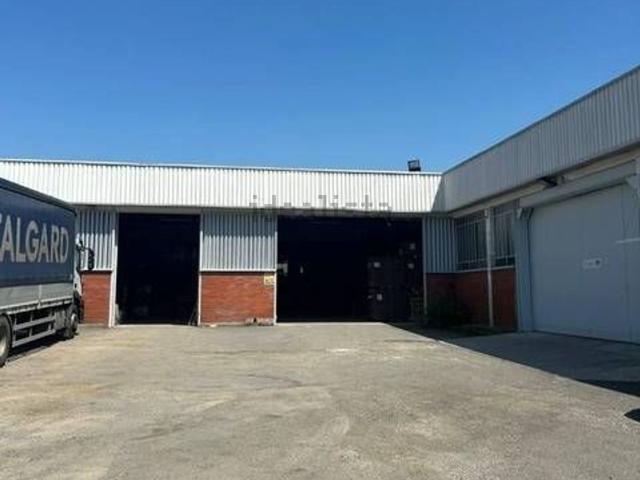 Capannone in affitto di 1650 m² in Via Alessandro Volta, 40