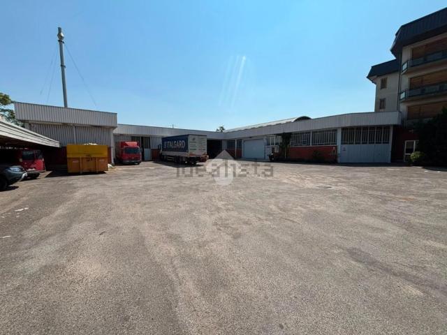 Capannone in affitto di 1650 m² in Via Alessandro Volta, 60