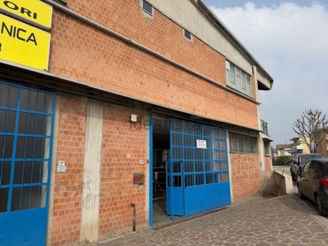 Capannone in affitto di 165 m²