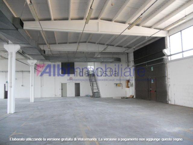 Capannone in affitto di 1660 m² in Via Felice Casorati