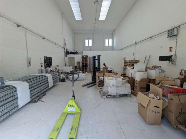 Capannone in affitto di 167 m² in Via Italia, 175