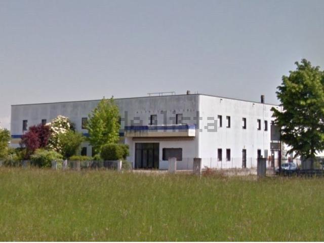 Capannone in affitto di 1690 m²