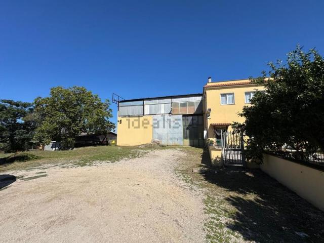 Capannone in affitto di 170 m² in Via Campoleone, 14