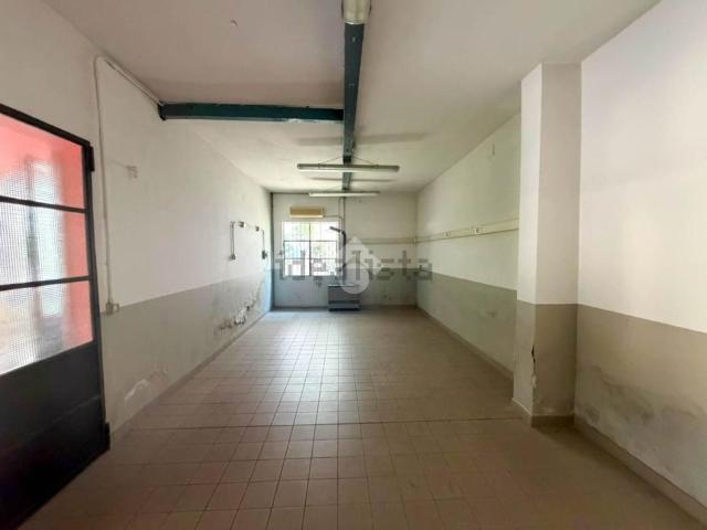 Capannone in affitto di 170 m² in Via della Resistenza, 33