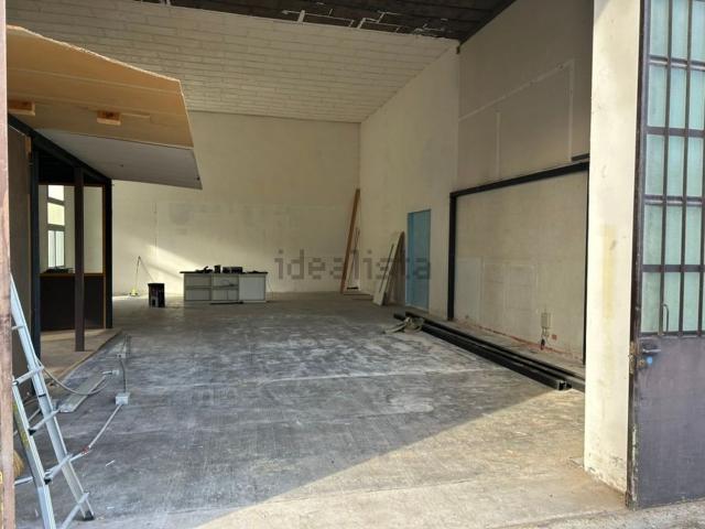 Capannone in affitto di 170 m² in Via Quarantola