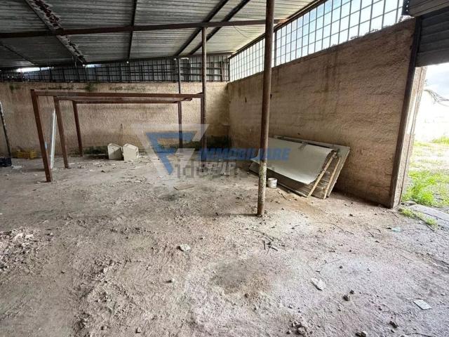 Capannone in affitto di 170 m² in Viale Epipoli