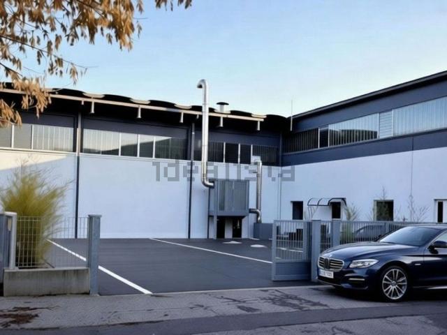 Capannone in affitto di 1743 m² in Via A. Pacinotti