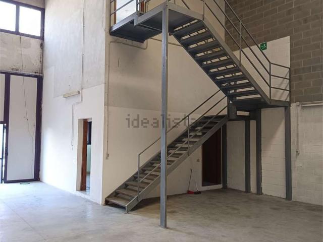 Capannone in affitto di 175 m²