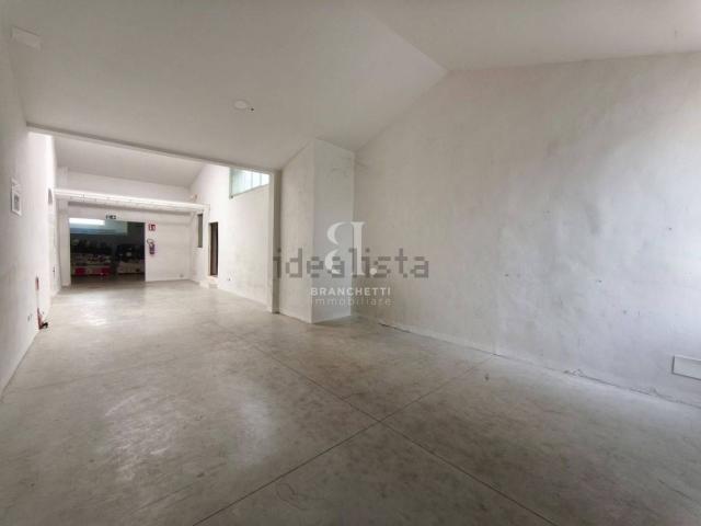 Capannone in affitto di 175 m² in Via delle Girandole