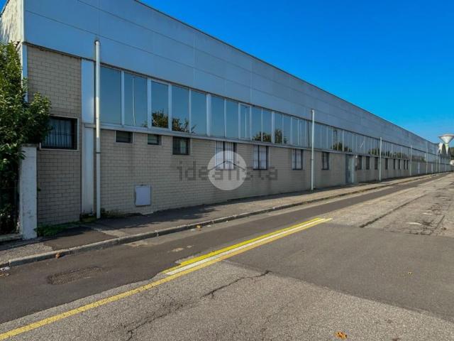 Capannone in affitto di 175 m² in Via Leno