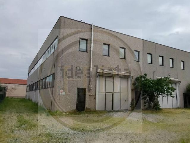 Capannone in affitto di 1760 m² in Via Leonardo da Vinci, 121