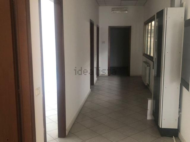 Capannone in affitto di 1780 m²