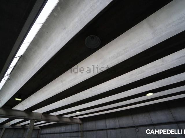 Capannone in affitto di 1800 m²